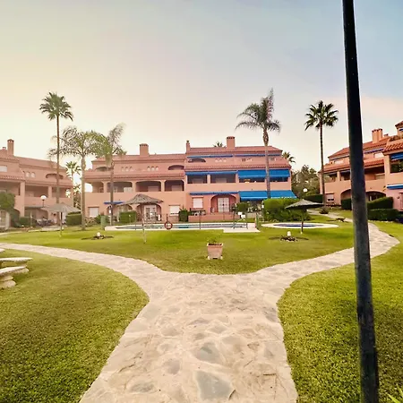 Coastal Retreat-sleeps 8 Sea View Pool & Parking