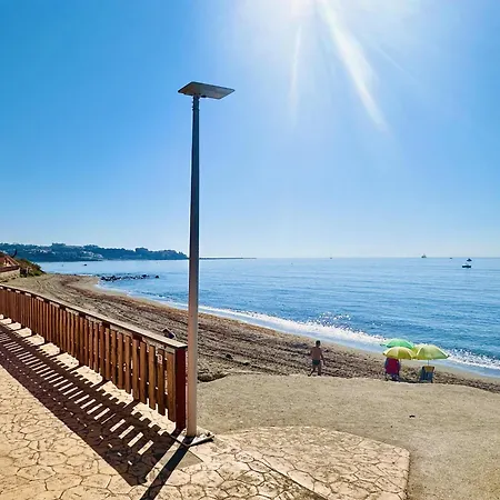 Coastal Retreat-sleeps 8 Sea View Pool & Parking Apartment *