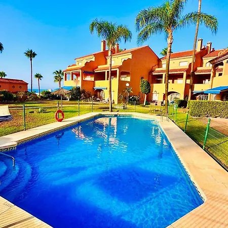 Coastal Retreat-sleeps 8 Sea View Pool & Parking Apartment